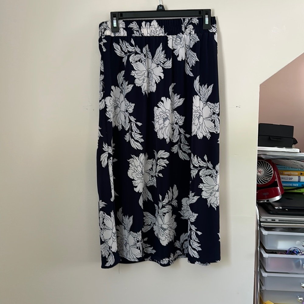 Floral skirt, never worn